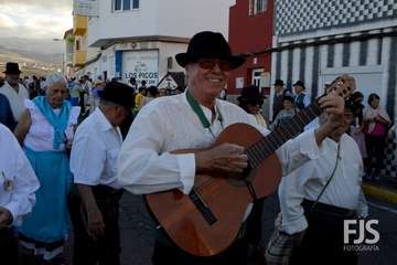 Alegre y participativa romería en El Ejido (Foto FJ Santana y TF)